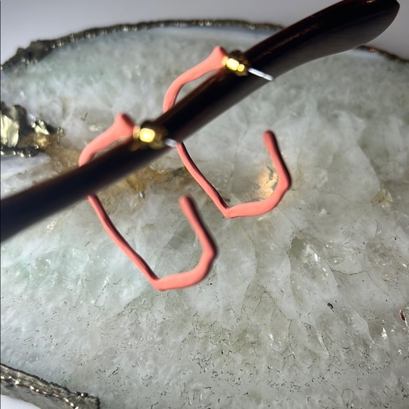 Clover Coral Pink Hoop Earrings - Picture 5 of 8